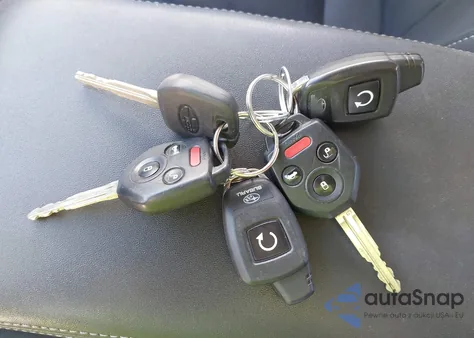 2015 Subaru Legacy 2.5I Limited из США, поврежденный, VIN 4S3BNAJ60F3067742